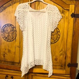 Brittany Black L white lace tunic. Geometric bottom hem.